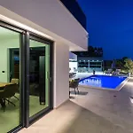 Royal Hill With Pool *