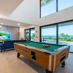 Royal Hill With Pool Villa *