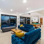 Royal Hill With Pool