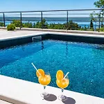 Royal Hill With Pool Villa Maslenica
