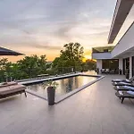 Villa Royal Hill With Pool