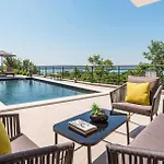 Villa Royal Hill With Pool Maslenica