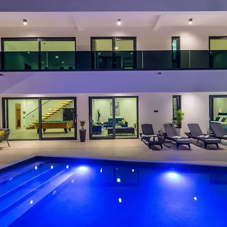 Royal Hill With Pool