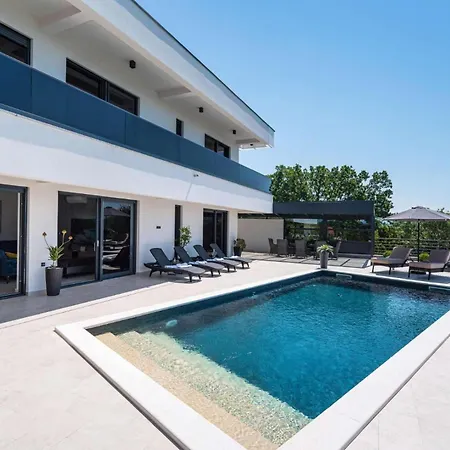 Royal Hill With Pool Maslenica