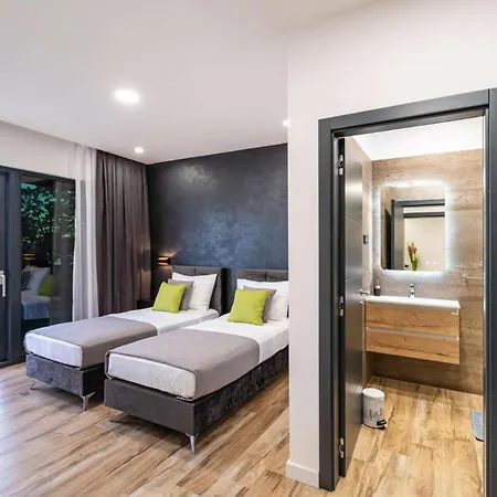 Royal Hill With Pool Villa *