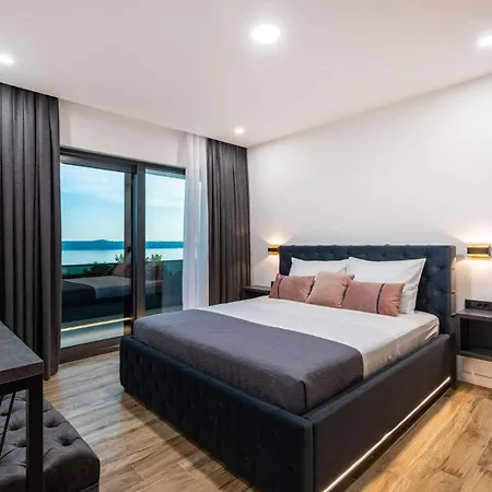 Royal Hill With Pool