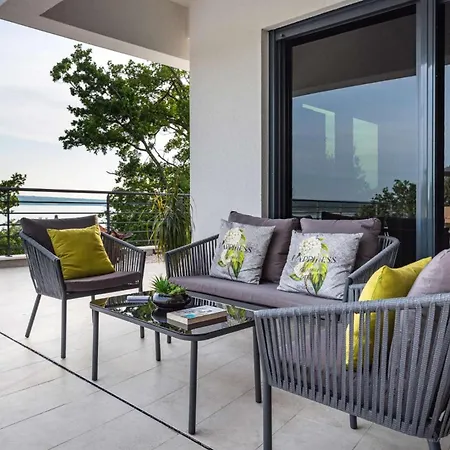 Royal Hill With Pool