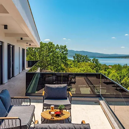 Royal Hill With Pool Villa