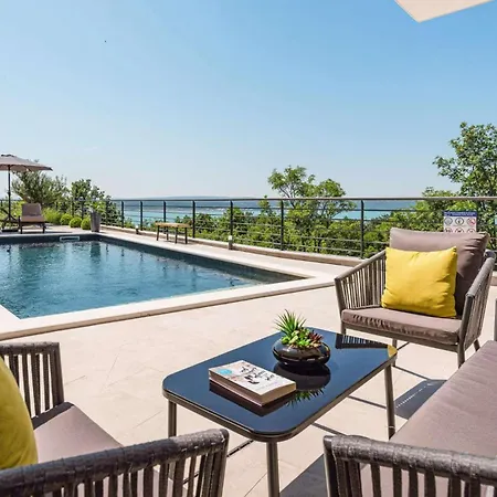 Villa Royal Hill With Pool Maslenica