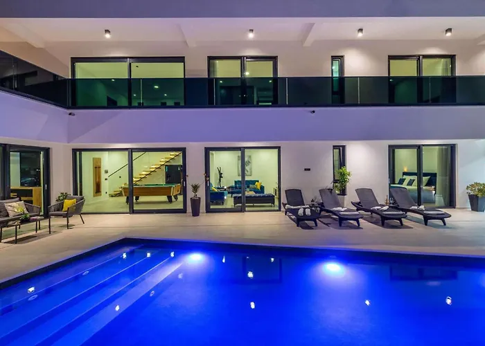 Royal Hill With Pool