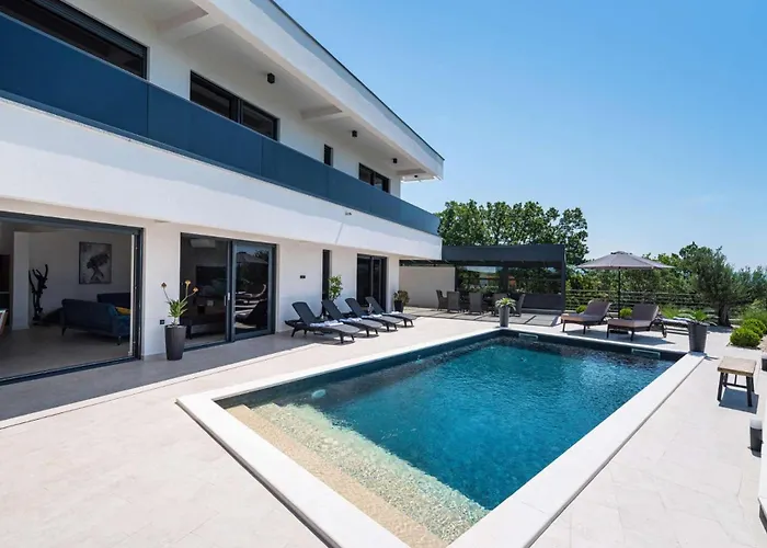 Royal Hill With Pool Maslenica