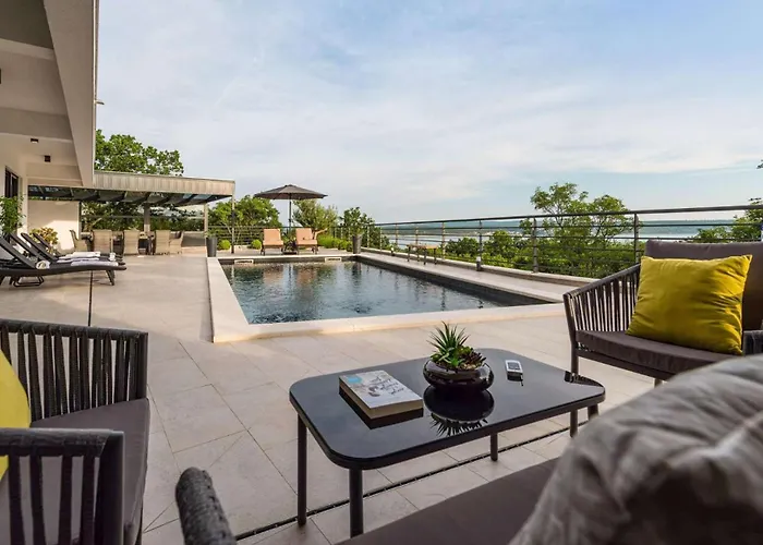 Royal Hill With Pool Villa Maslenica