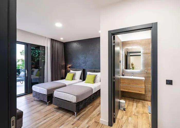 Royal Hill With Pool Vila *