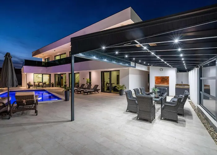 Royal Hill With Pool Vila Maslenica