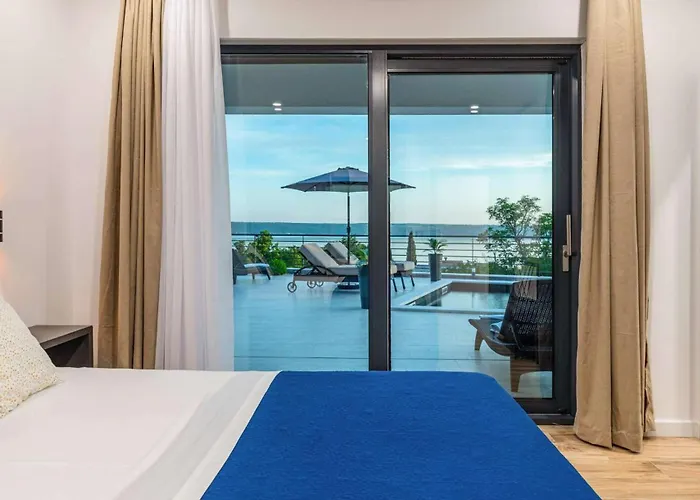 Royal Hill With Pool Villa