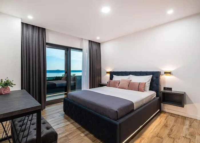 Royal Hill With Pool