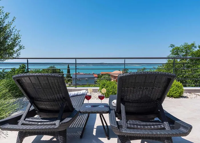 Villa Royal Hill With Pool Maslenica