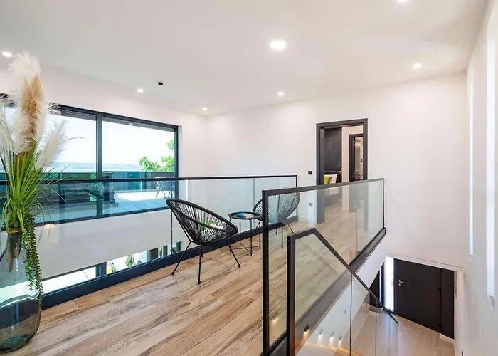 Villa Royal Hill With Pool