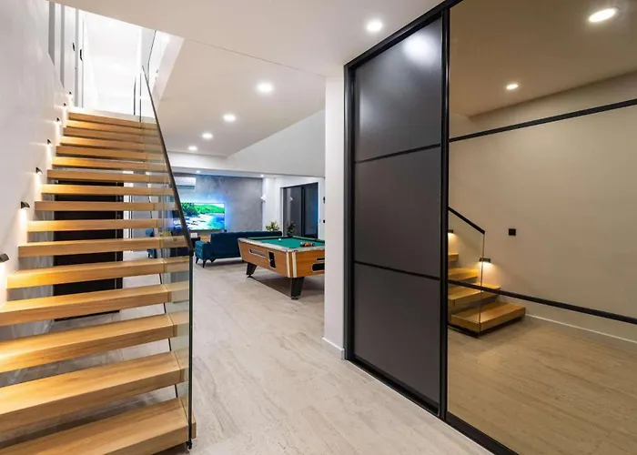 Royal Hill With Pool Villa