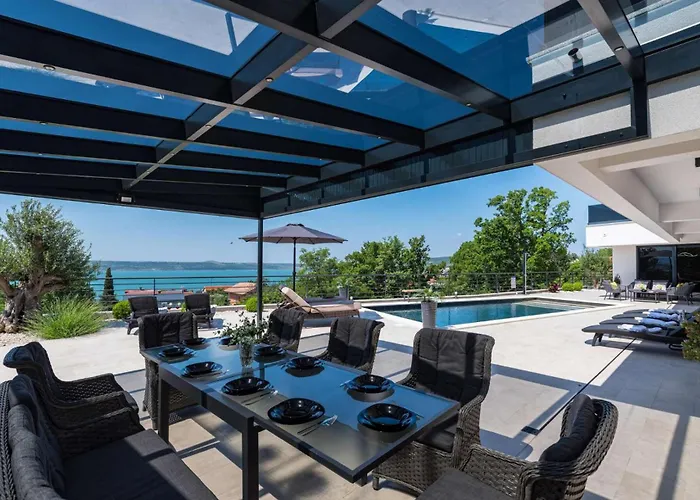 Villa Royal Hill With Pool Maslenica