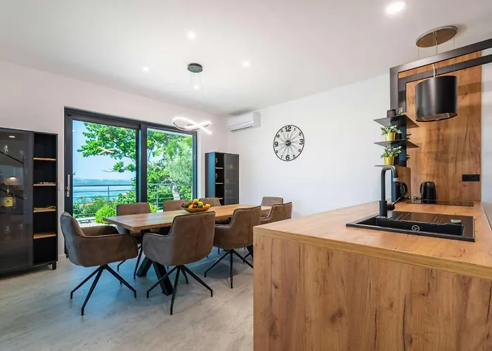 Royal Hill With Pool Vila *