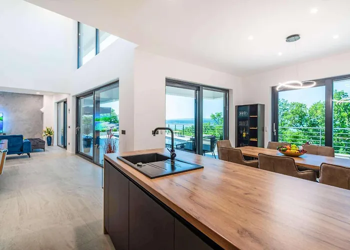 Royal Hill With Pool Maslenica