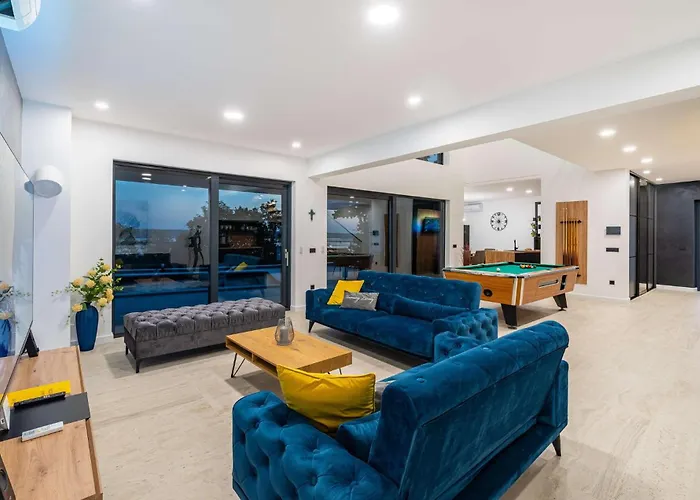 Royal Hill With Pool