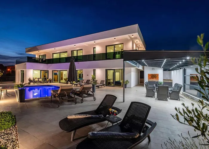 Royal Hill With Pool Maslenica