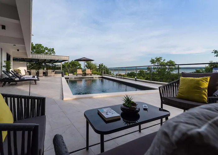 Royal Hill With Pool