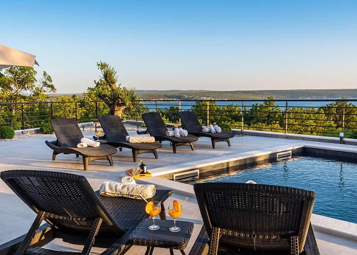 Villa Royal Hill With Pool