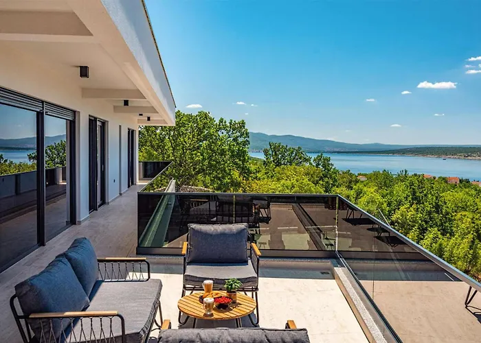 Royal Hill With Pool Vila