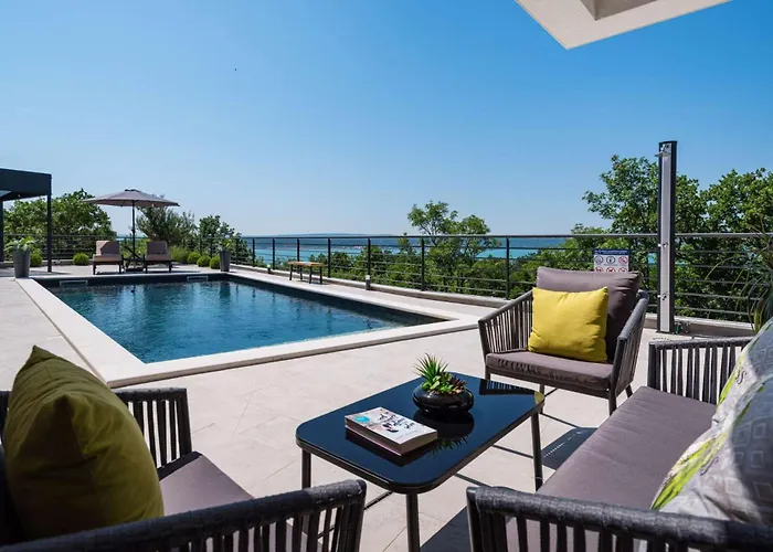 Royal Hill With Pool Villa Maslenica