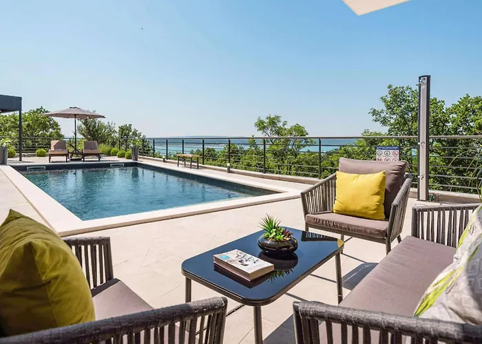 Villa Royal Hill With Pool Maslenica