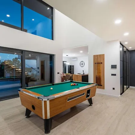 Villa Royal Hill With Pool *