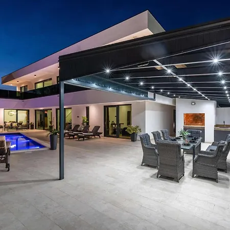 Royal Hill With Pool Villa Maslenica