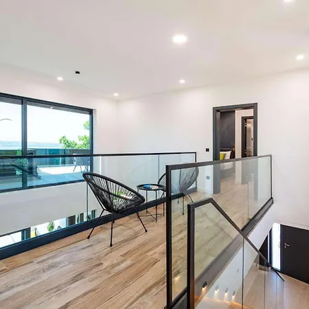 Villa Royal Hill With Pool