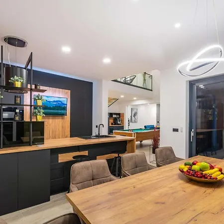 Villa Royal Hill With Pool