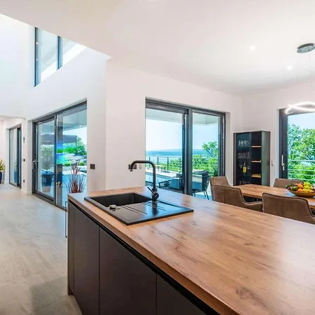 Royal Hill With Pool Maslenica