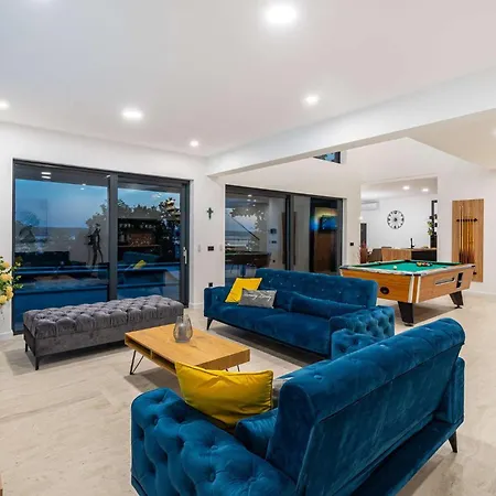 Royal Hill With Pool