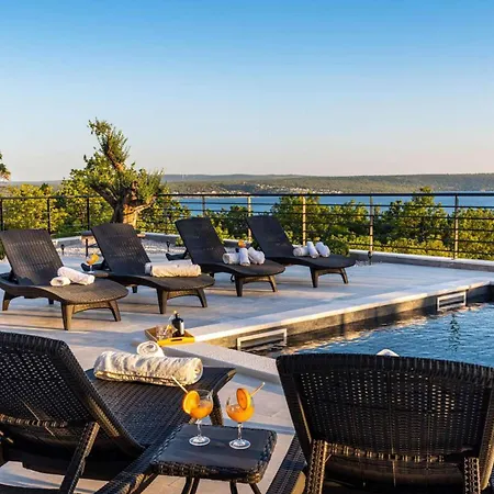 Royal Hill With Pool